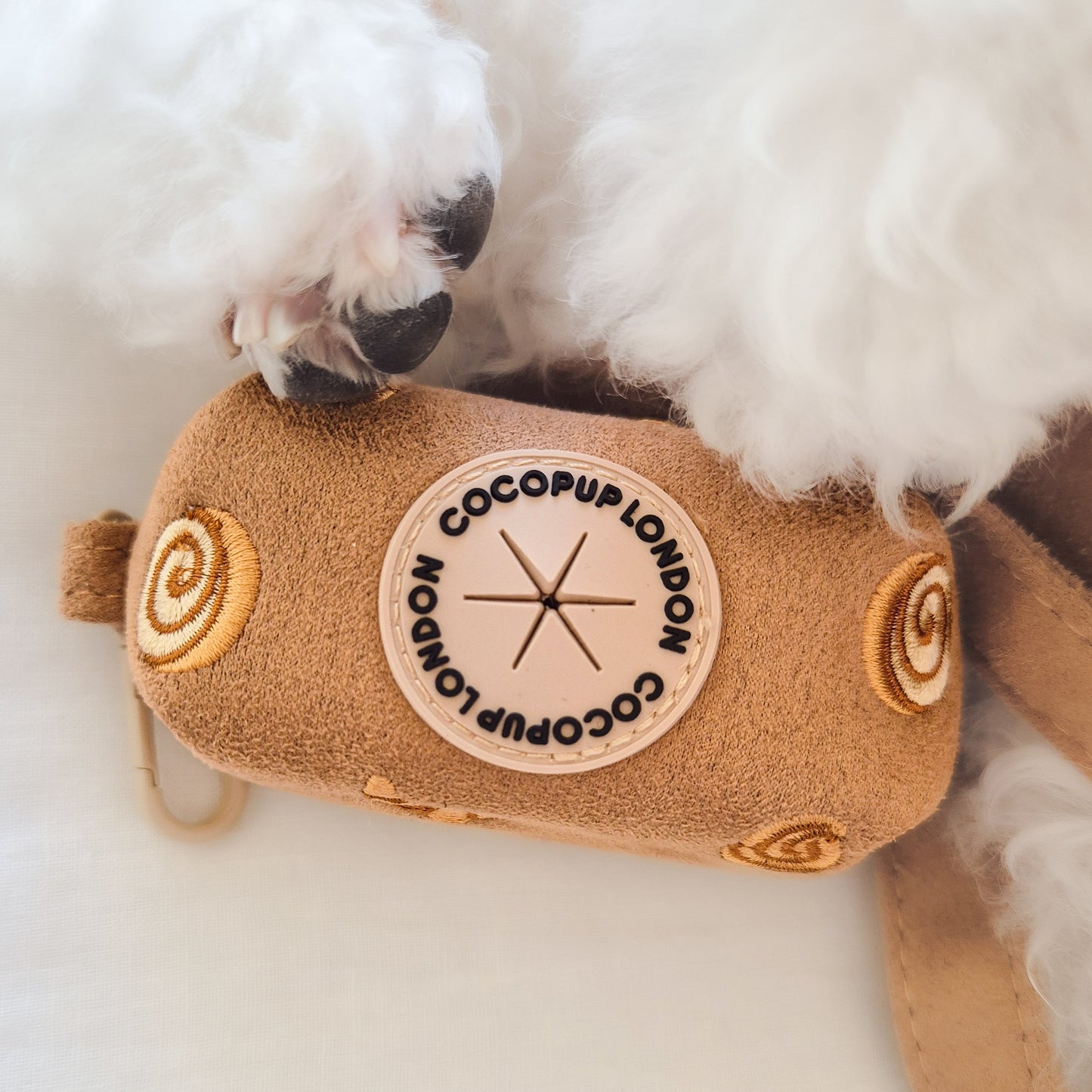 Distributeur de sacs à crottes Pawtisserie